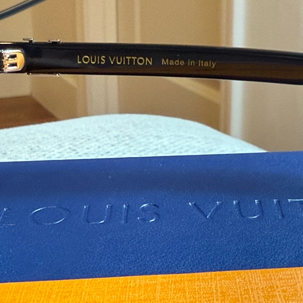 Louis Vuitton Black Sunglasses with Dark Smoke Lenses - Picture 4 of 9